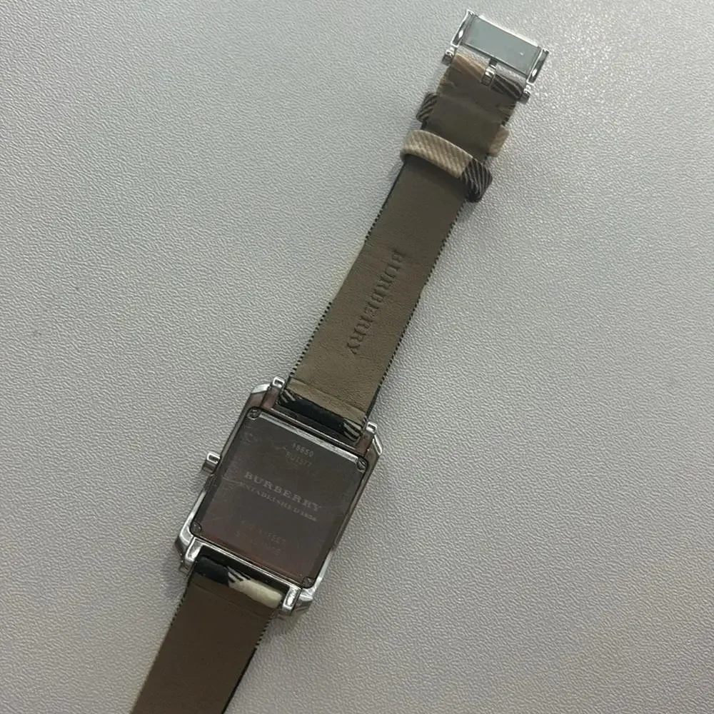 Women Burberry Watch - Picture 5 of 5